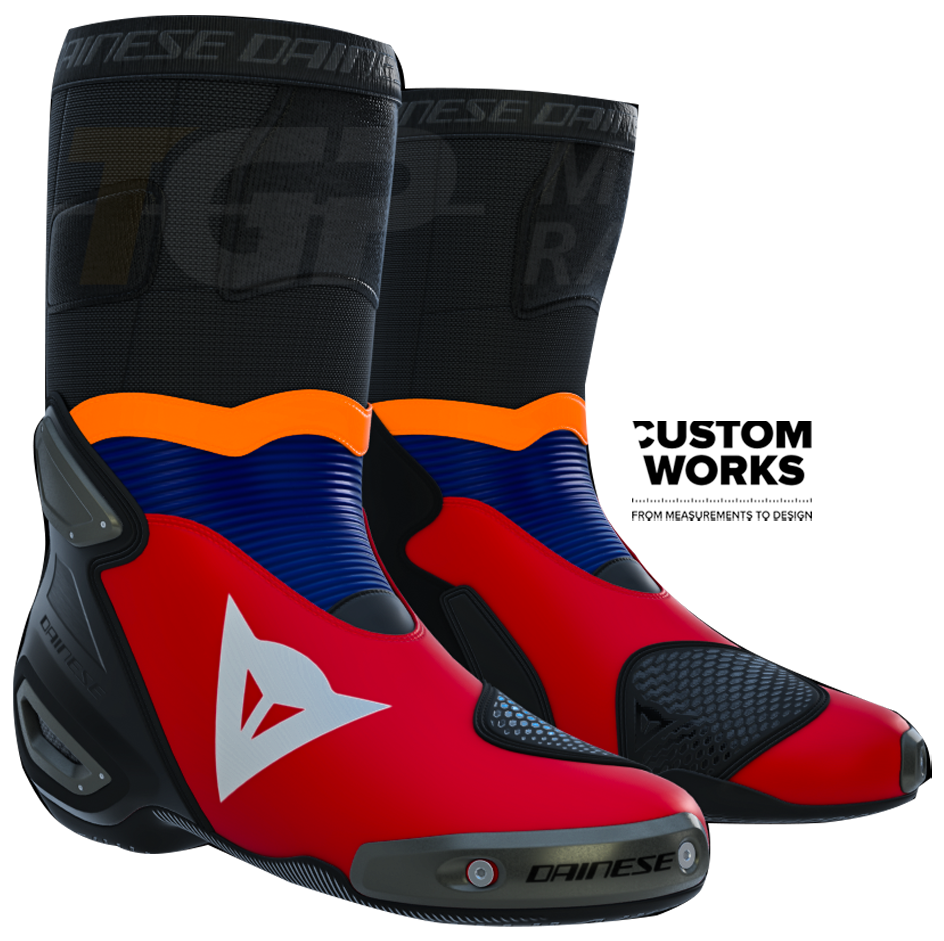Botas de motociclismo para carretera y racing Dainese Axial 2 Racing y Luca Marini Replica 2026 | Hombre | Lava Rojo / Azul Eléctrico / Naranja Flúor / Blanco | Custom Works 