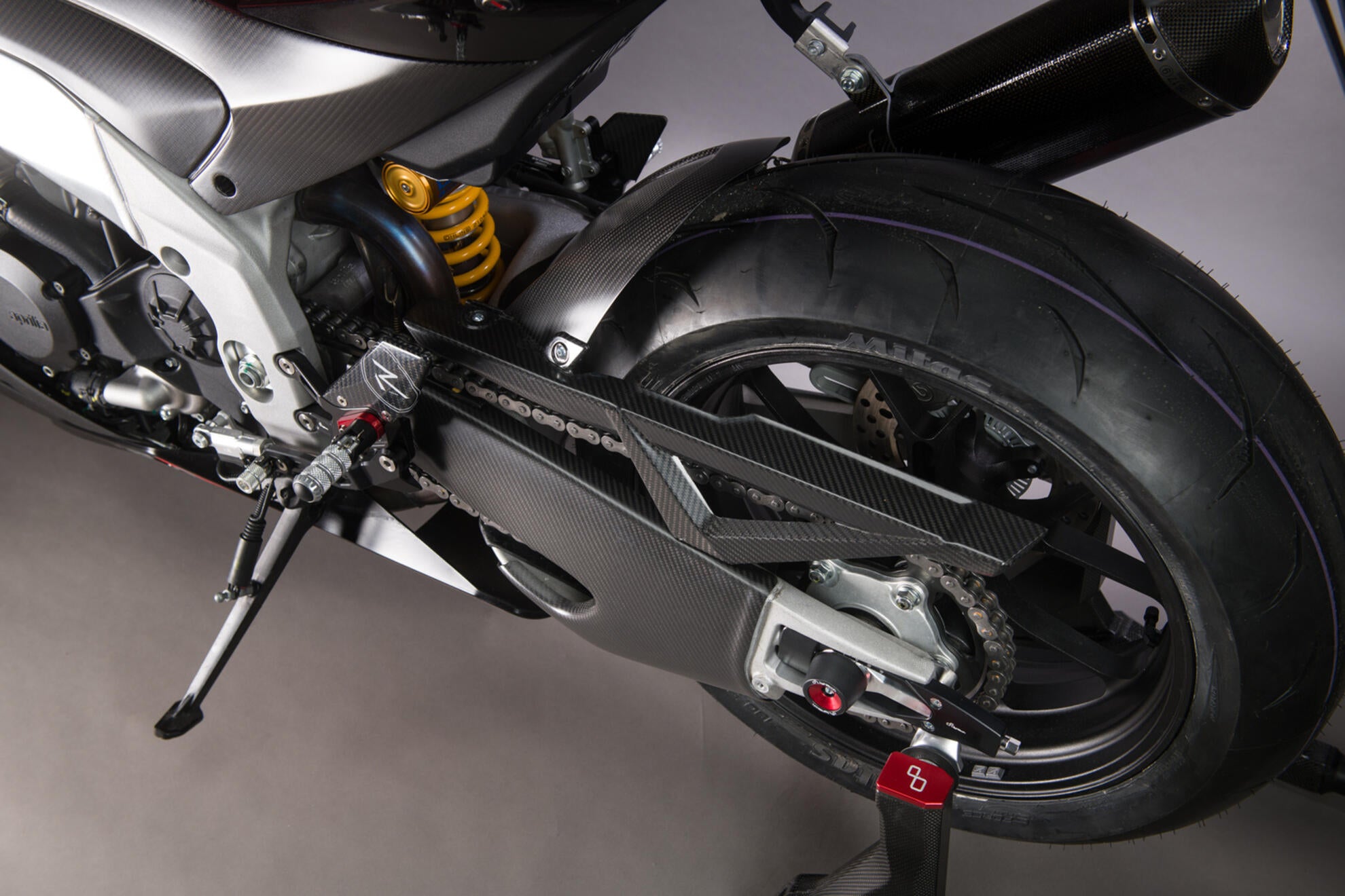 Cubierta de cadena de carbono LighTech Aprilia RSV4/RR/1100 Factory (21-25) CARA2012 