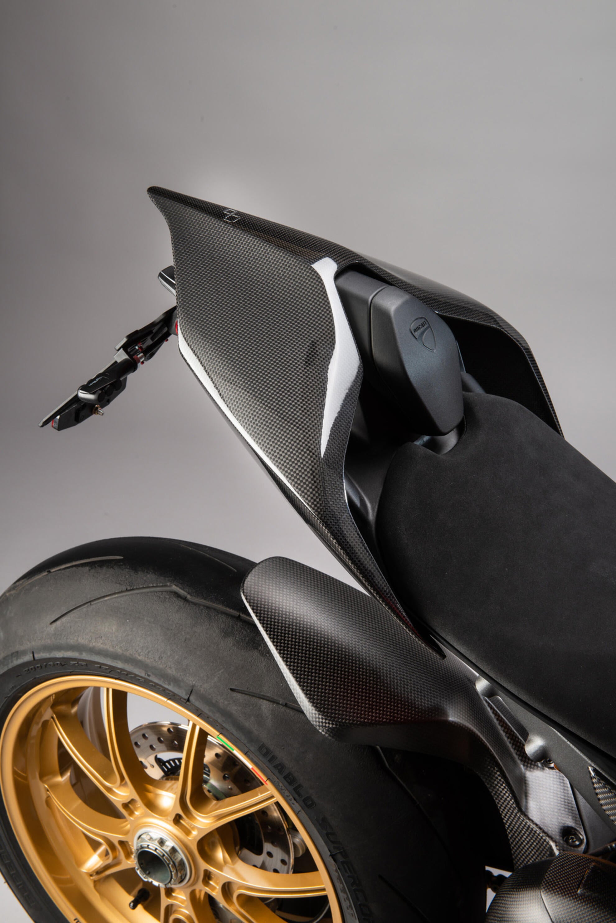 Carenado trasero de carbono LighTech Ducati Panigale V4/S/R (18-24) CARD0890 