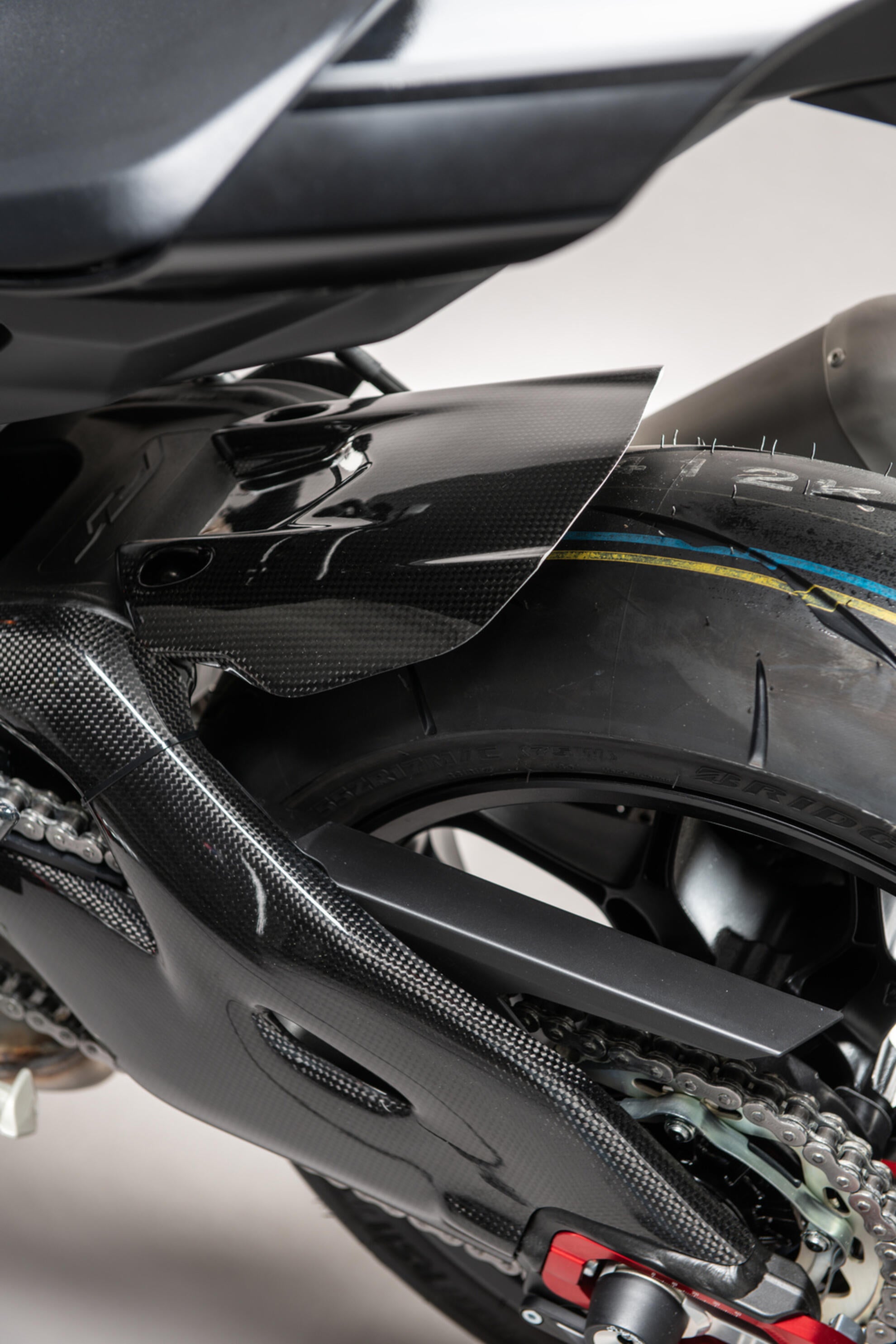 Guardabarros trasero de carbono LighTech Yamaha YZF-R1/M RN32, RN49 y RN65 (15-25) CARY5020 