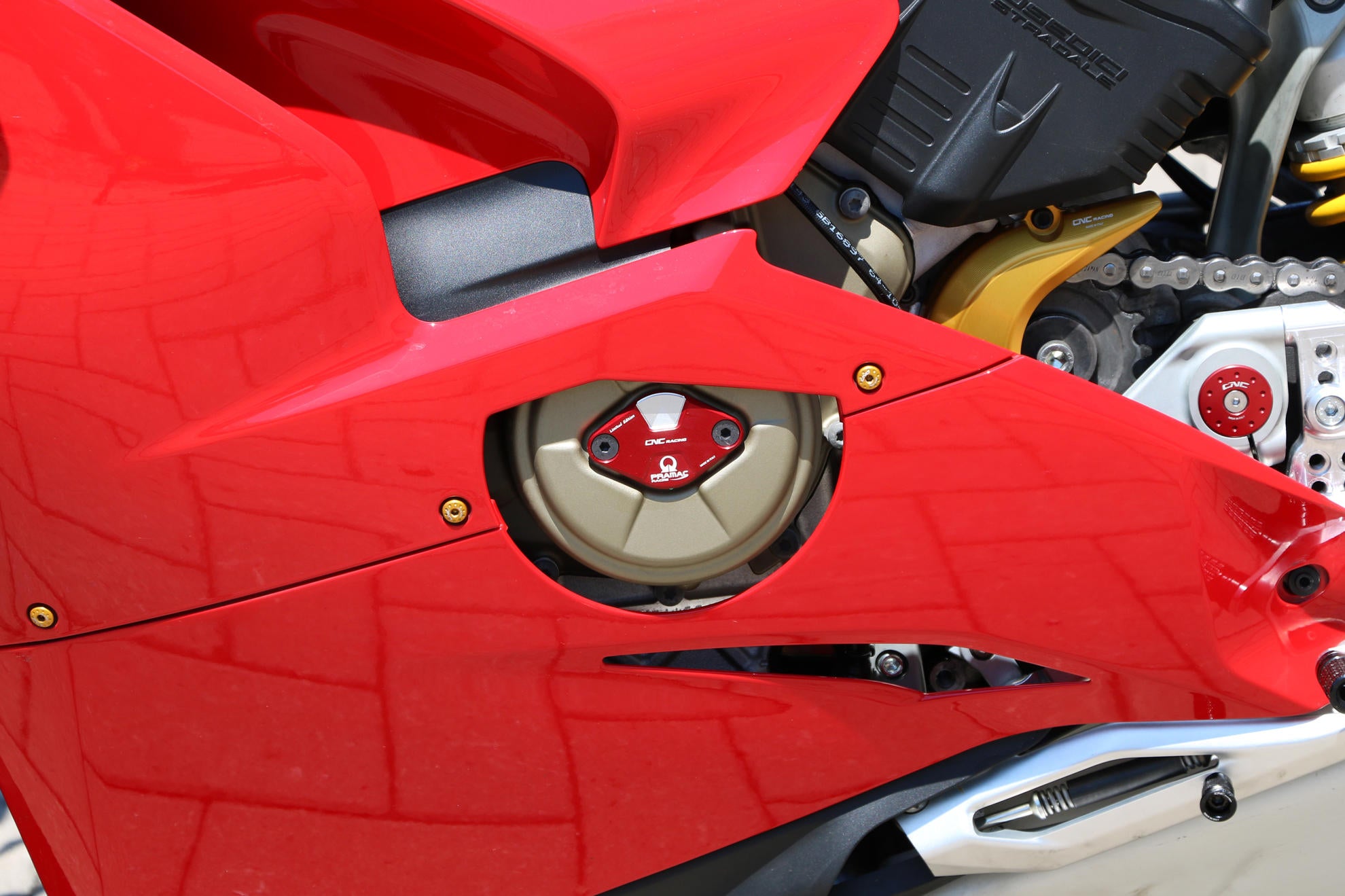 Tapa de encendido / Cubierta de inspección de tiempo Pramac Racing Edición Limitada CNC Racing Ducati Panigale V4/S (2025) CF266PR 