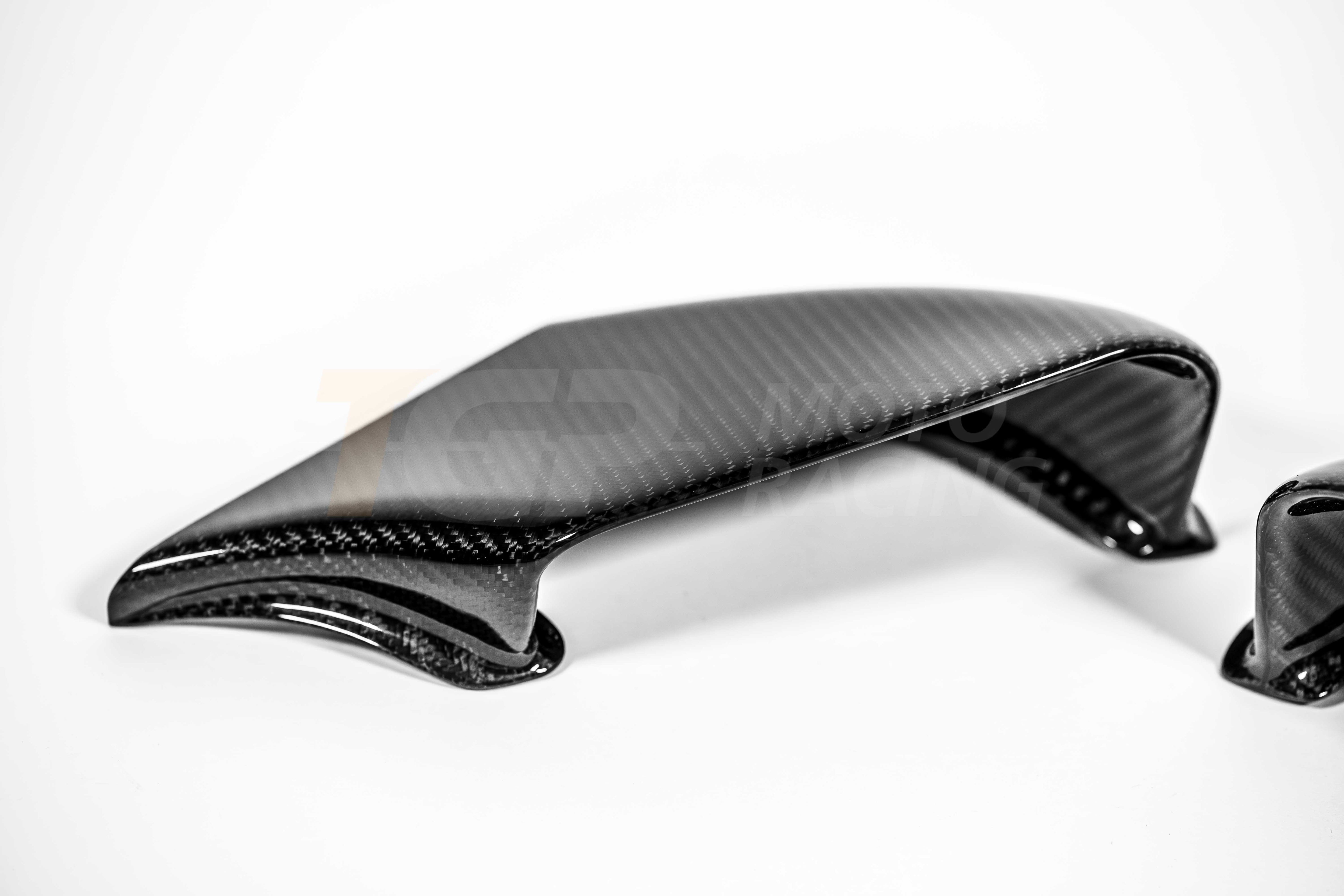 Juego de carenados laterales de esquina con set de 200 g de carbono AP de la línea Carbon Ducati Panigale V4/S/R (25-26) 