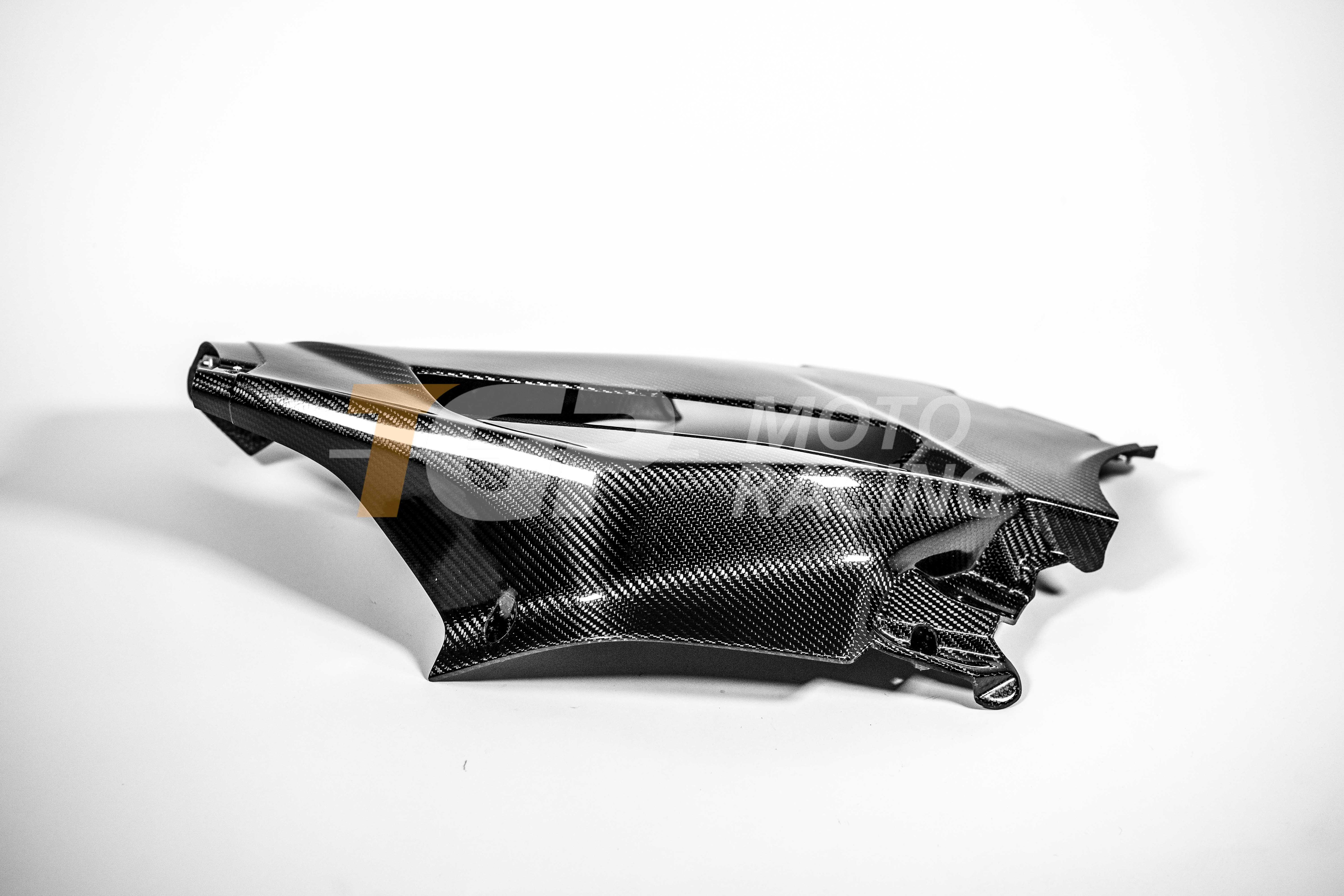 Panel lateral derecho 200 g de carbono AP Carbon Line Ducati Panigale V4 R (2026) 