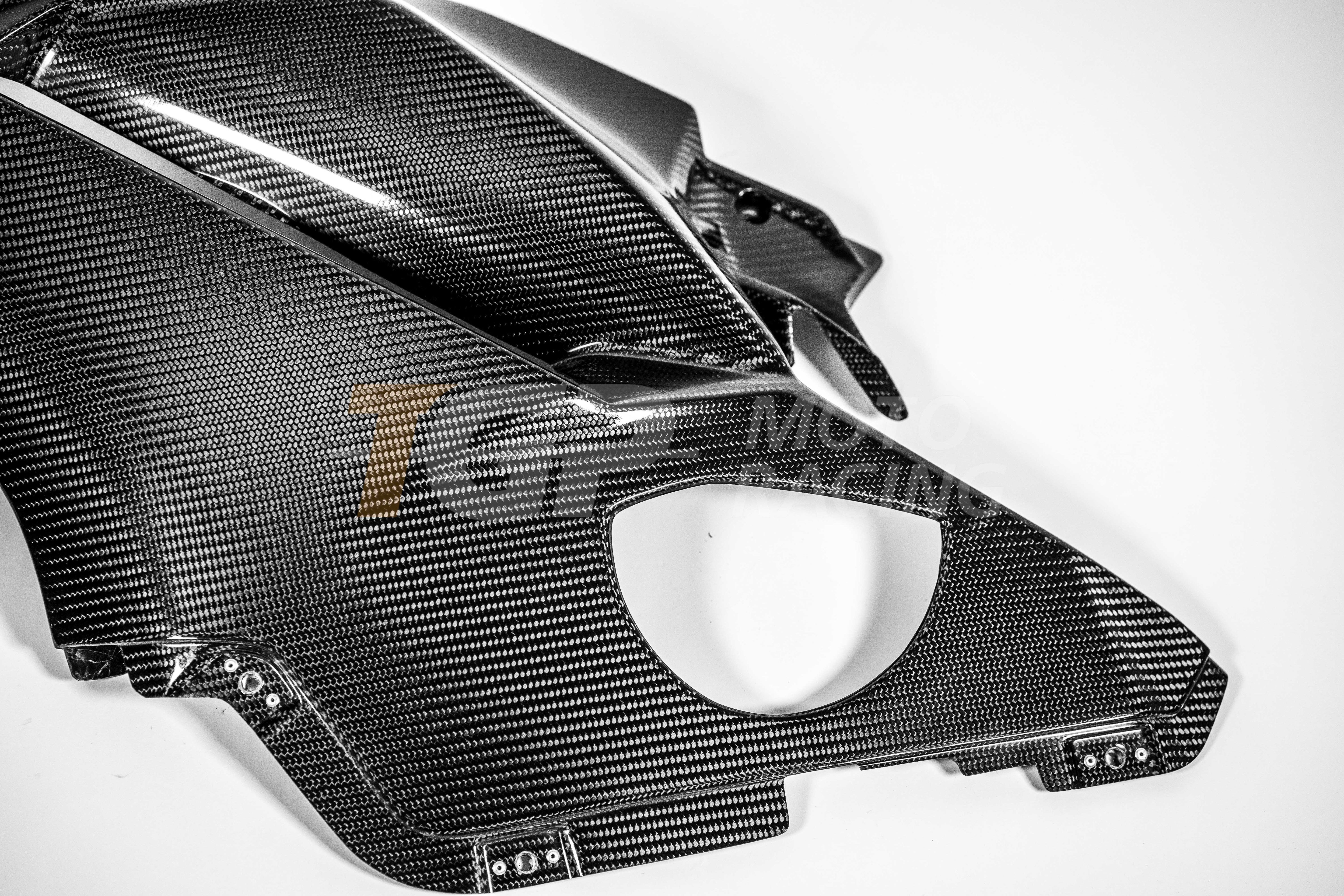 Panel lateral izquierdo de carbono AP Carbon Line de 200 g para Ducati Panigale V4 R (2026) 