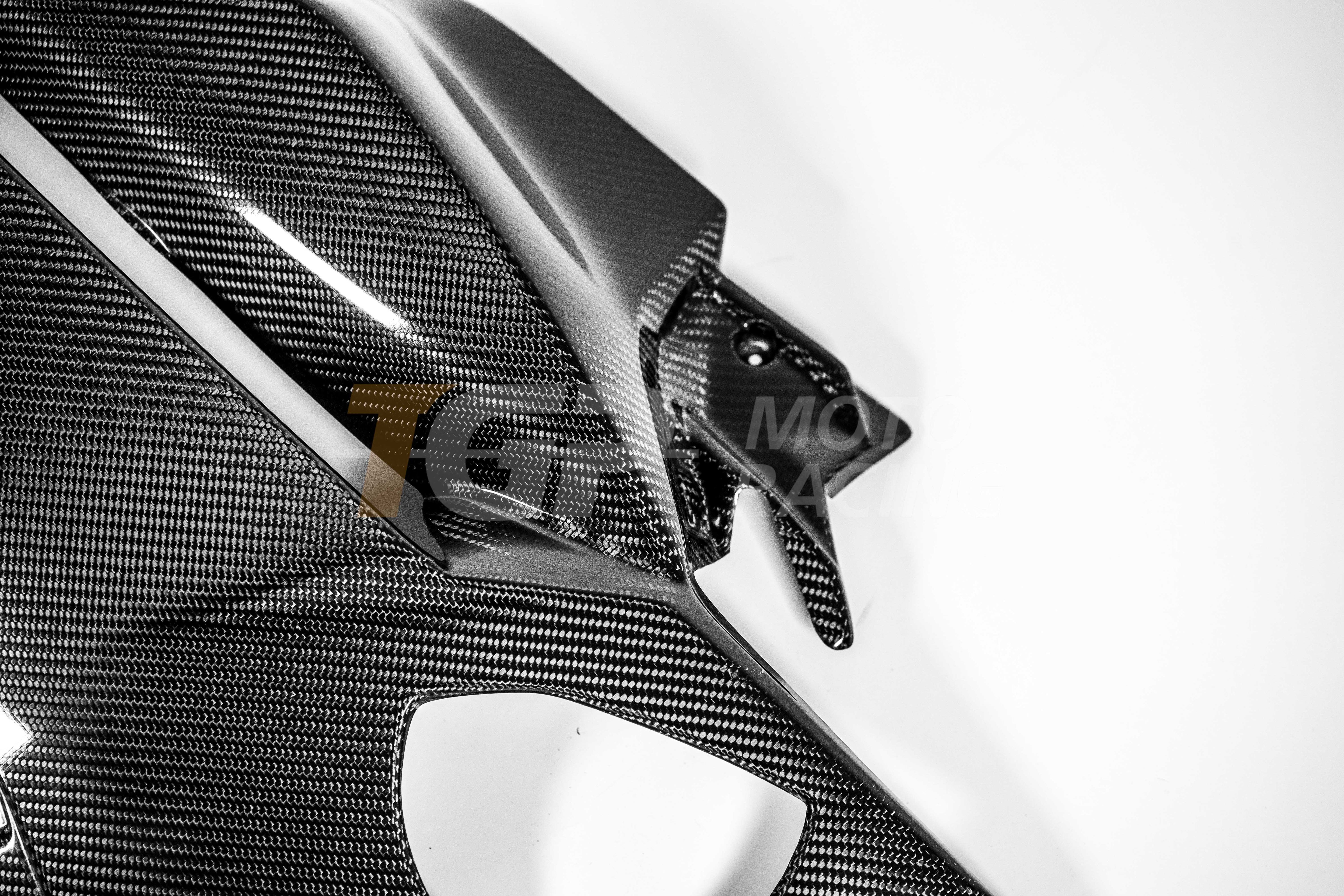 Panel lateral izquierdo de carbono AP Carbon Line de 200 g para Ducati Panigale V4 R (2026) 