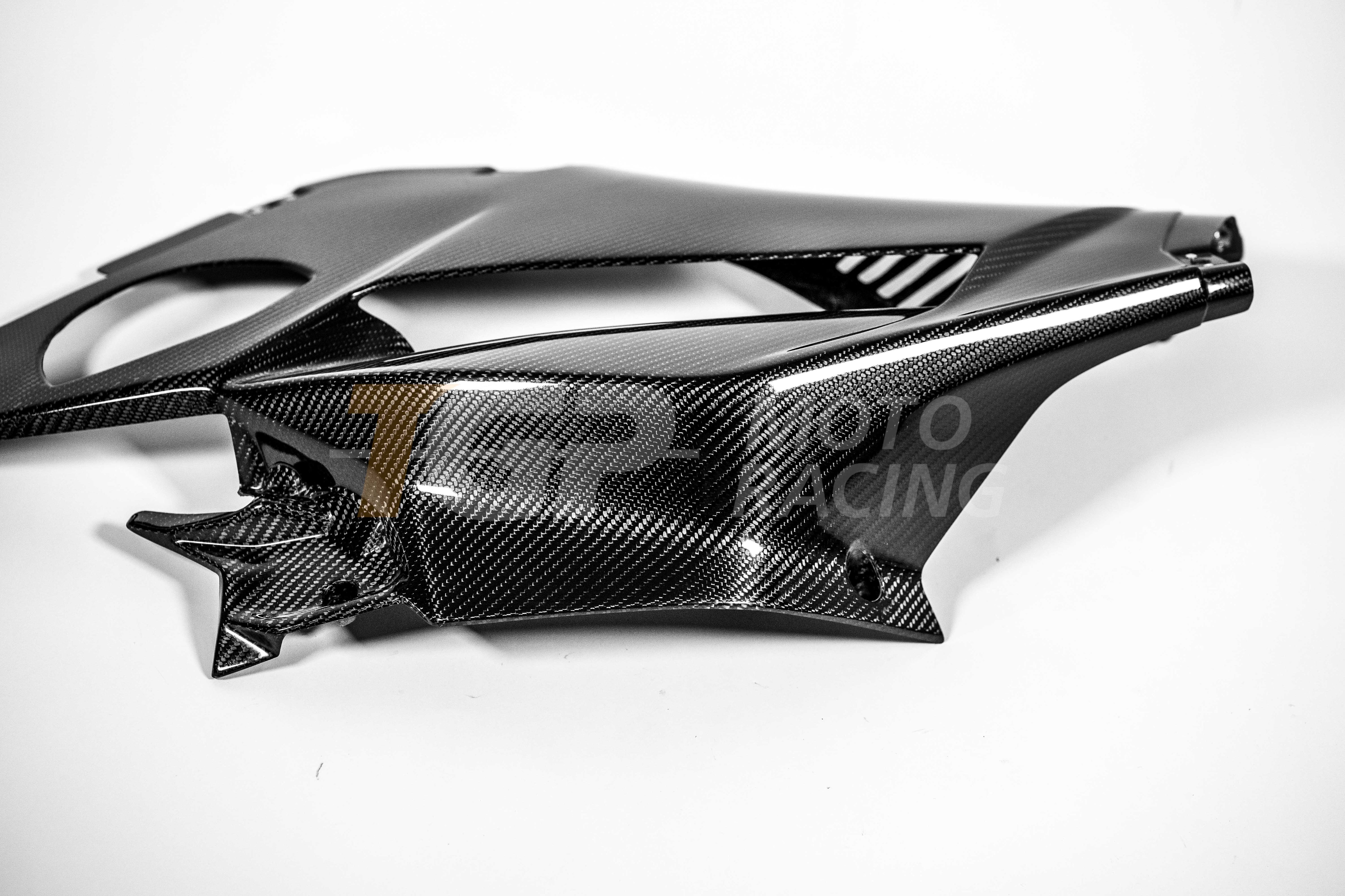 Panel lateral izquierdo de carbono AP Carbon Line de 200 g para Ducati Panigale V4 R (2026) 