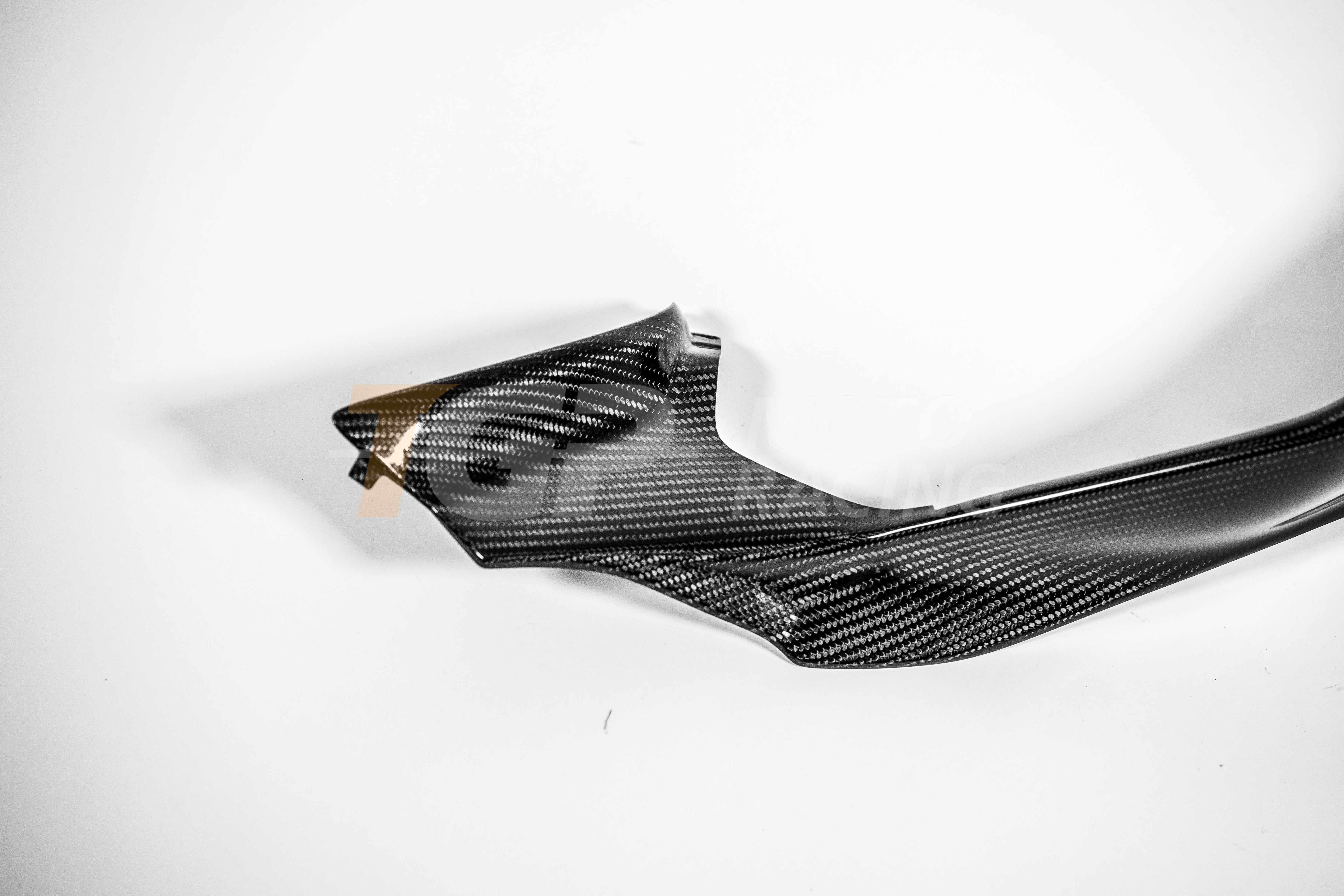 Carenado trasero izquierdo 200 g de carbono AP Carbon Line para Ducati Panigale V4/S/R (25-26) 