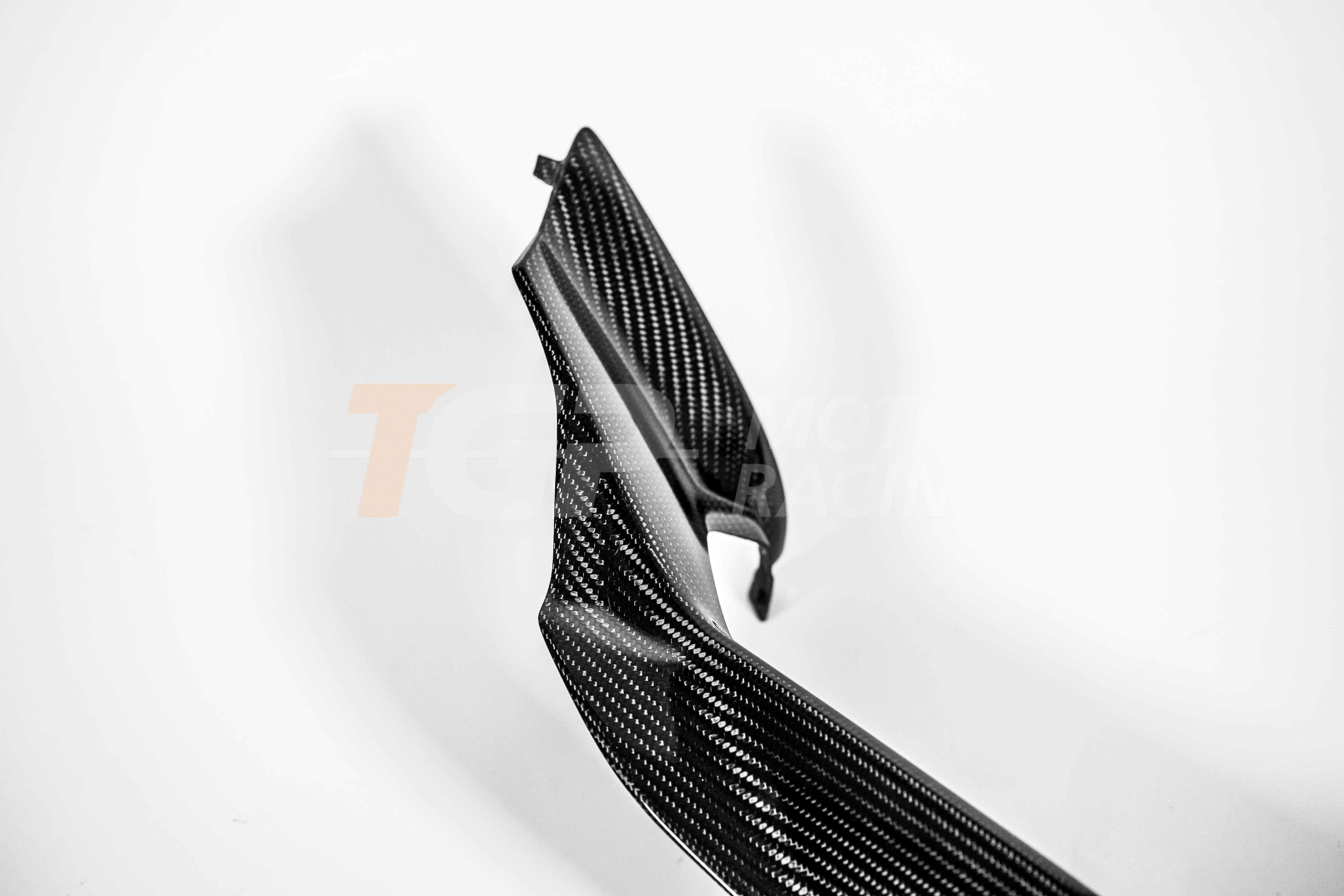 Carenado trasero izquierdo 200 g de carbono AP Carbon Line para Ducati Panigale V4/S/R (25-26) 