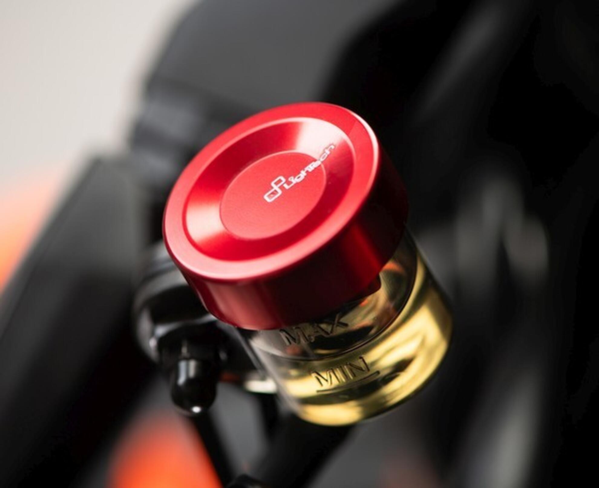 Tapa del depósito de compensación trasero LighTech Ducati Panigale V4/S/R (20-24) FBC27 