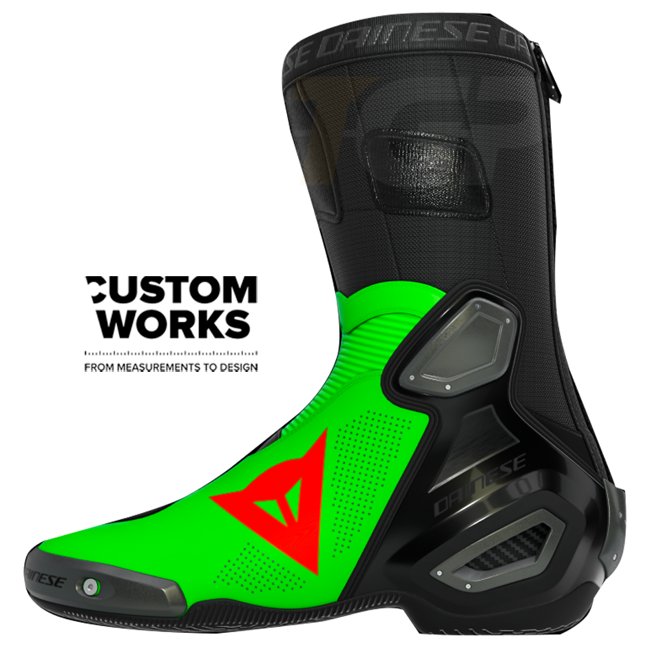Botas de motocicleta de carreras y calle Dainese Axial 2 Air Racing y Franco Morbidelli Replica 2026 | Hombre | Verde Flúor / Rojo Flúor | Custom Works 