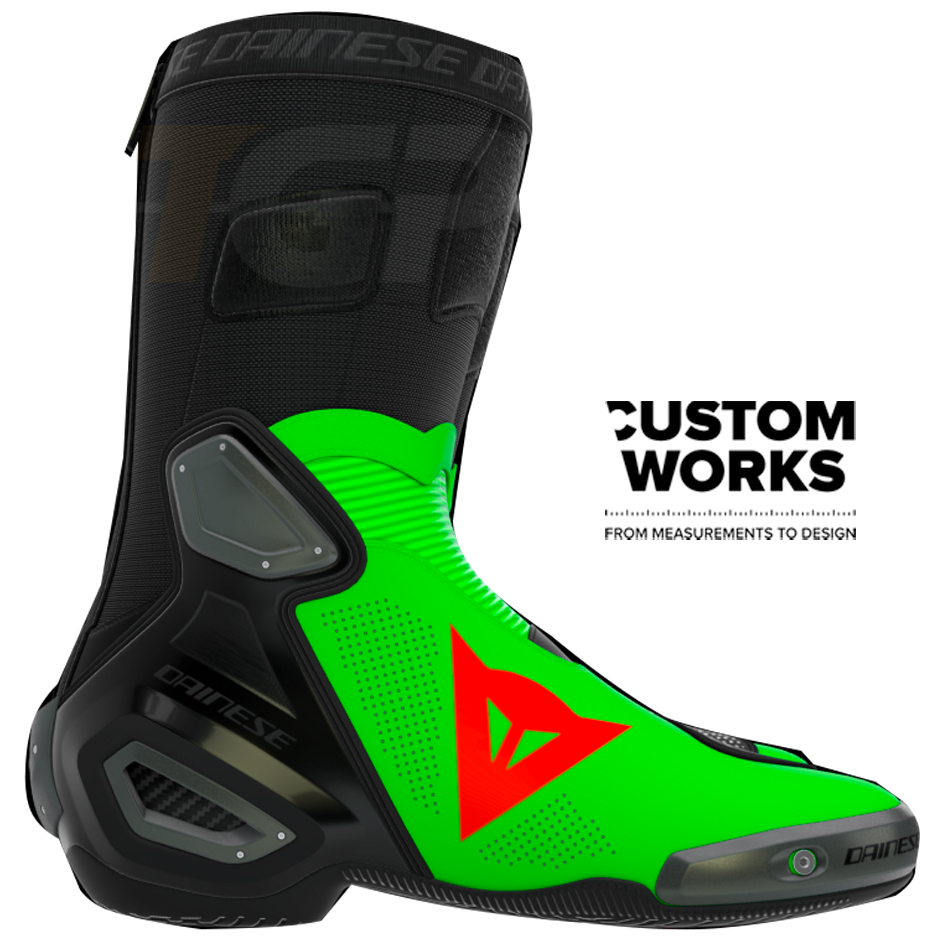 Botas de motocicleta de carreras y calle Dainese Axial 2 Air Racing y Franco Morbidelli Replica 2026 | Hombre | Verde Flúor / Rojo Flúor | Custom Works 