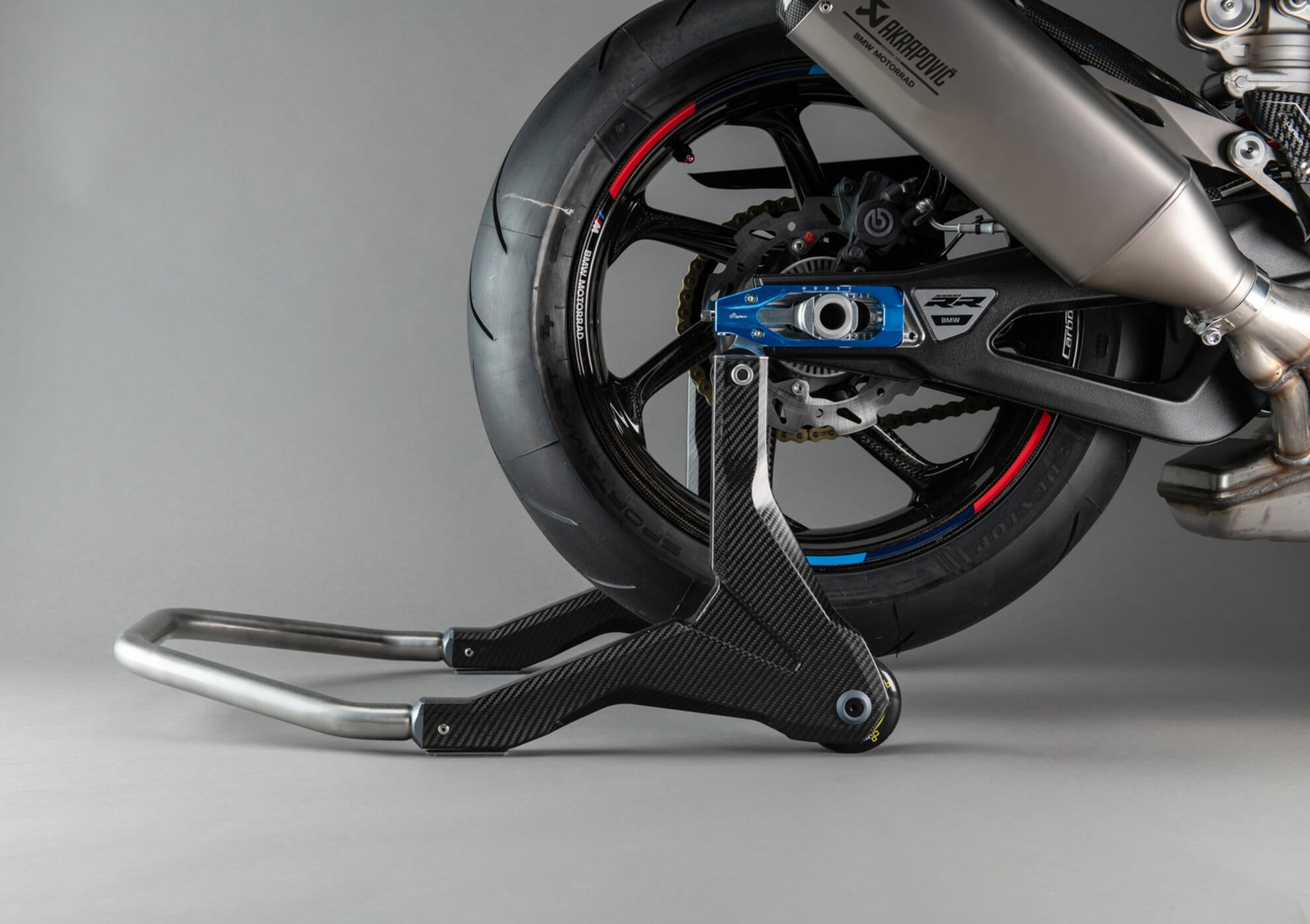 Soporte trasero de carbono LighTech Ducati Panigale V4/S (2025) con soporte para ruedas RSC004R 