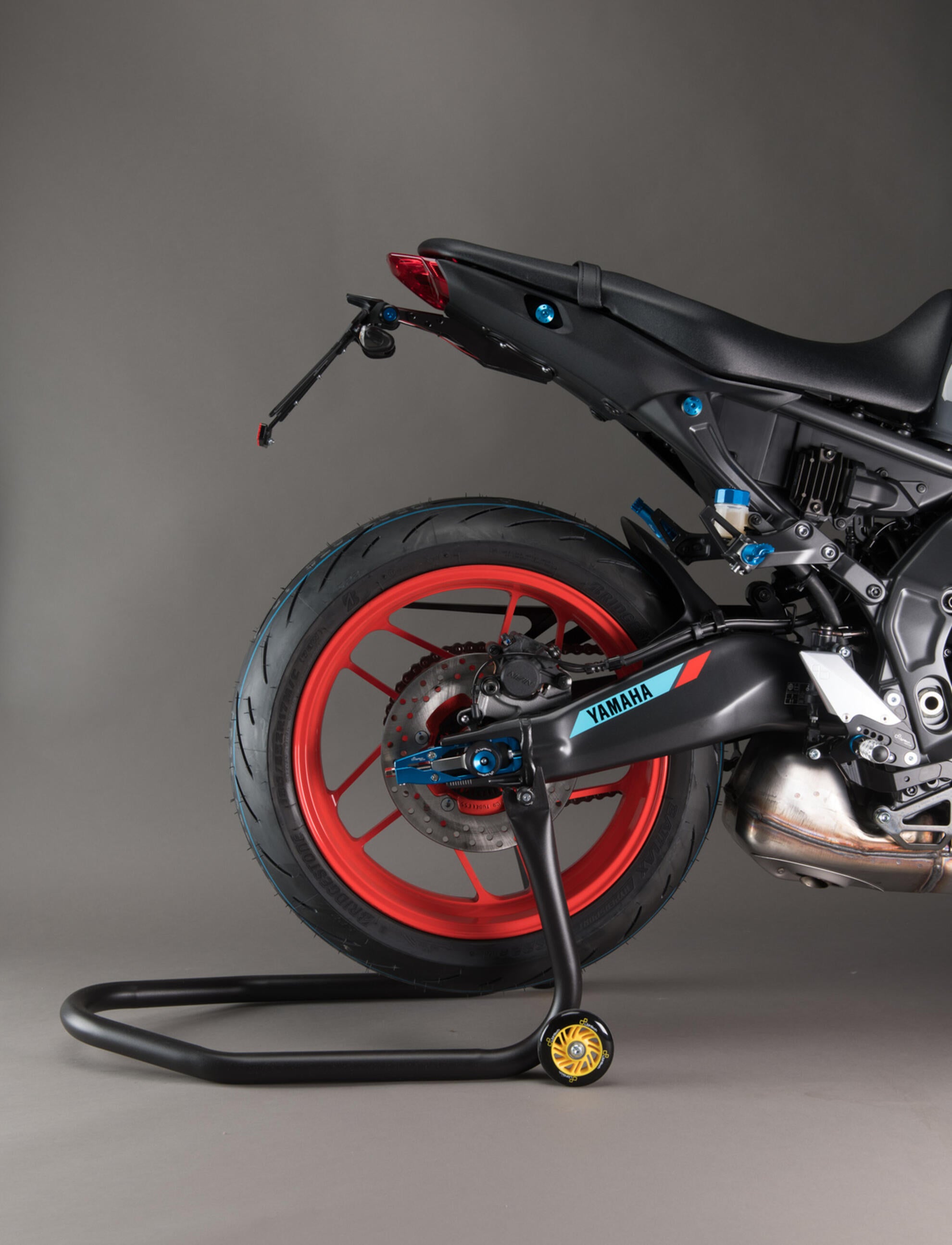 Soporte de rueda trasera de acero LighTech Ducati Panigale V4/S (2025) con anclajes de horquilla RSF036 