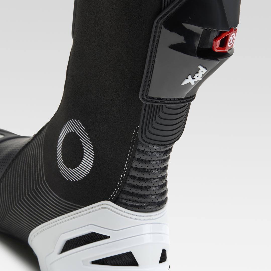 XPD XP9-S AIR bota de moto de carreras y calle perforada | Hombre | Blanco/Negro 