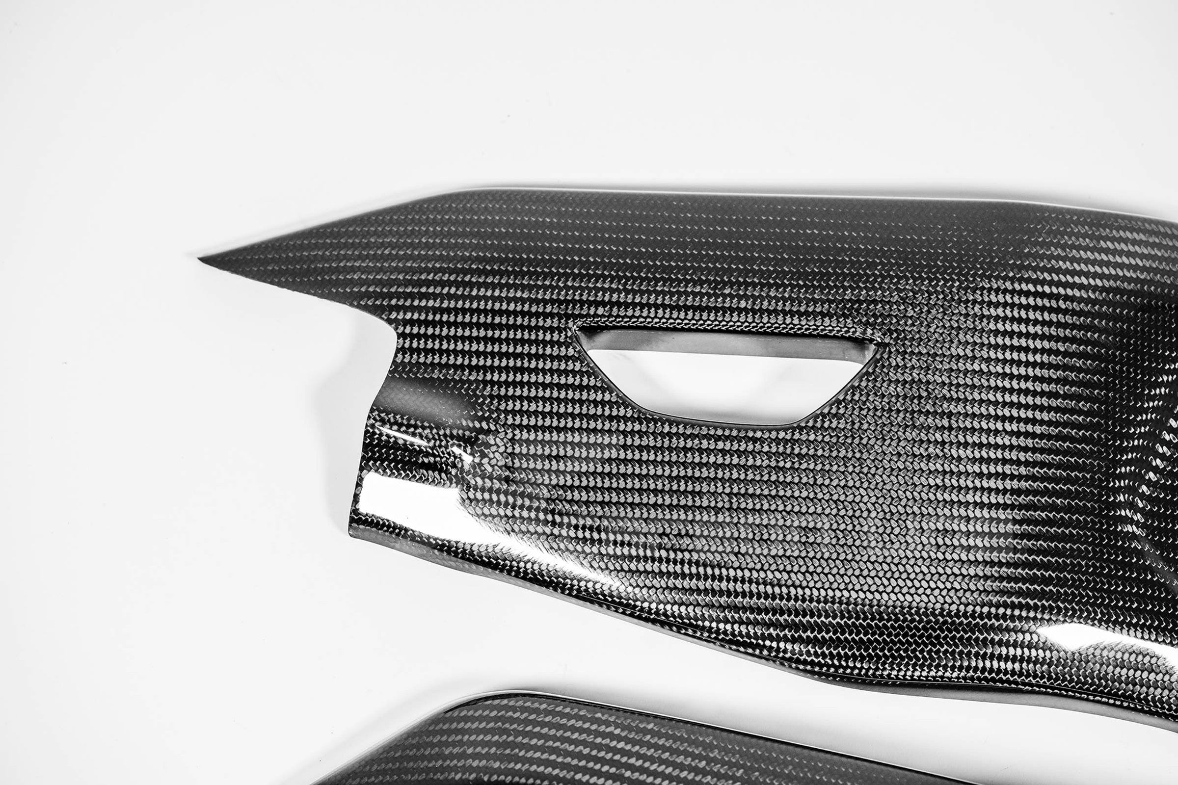 Cubiertas de basculante 200g AP Carbon Line Yamaha YZF-R1/M RN32, RN49 y RN65 (15-25) 