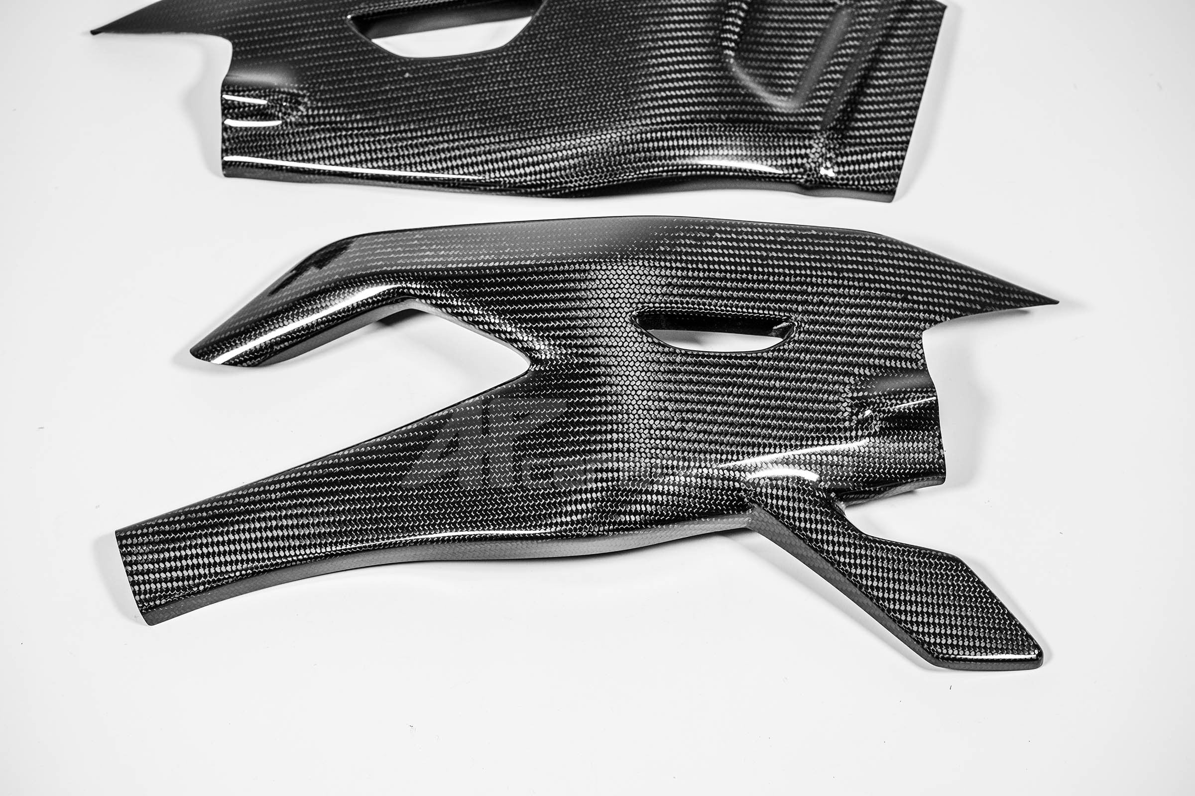 Cubiertas de basculante 200g AP Carbon Line Yamaha YZF-R1/M RN32, RN49 y RN65 (15-25) 