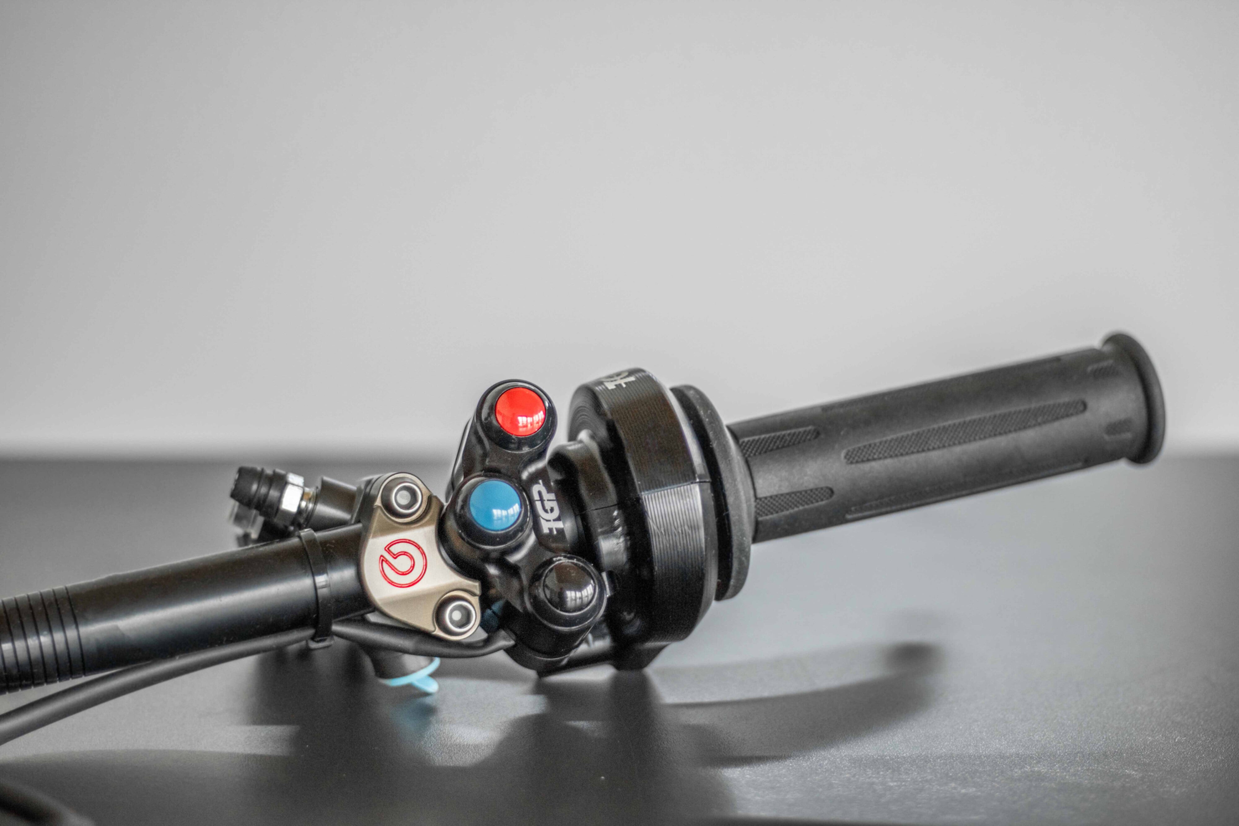 Brembo Special abrazadera de manillar con cavidad para interruptor de manillar 