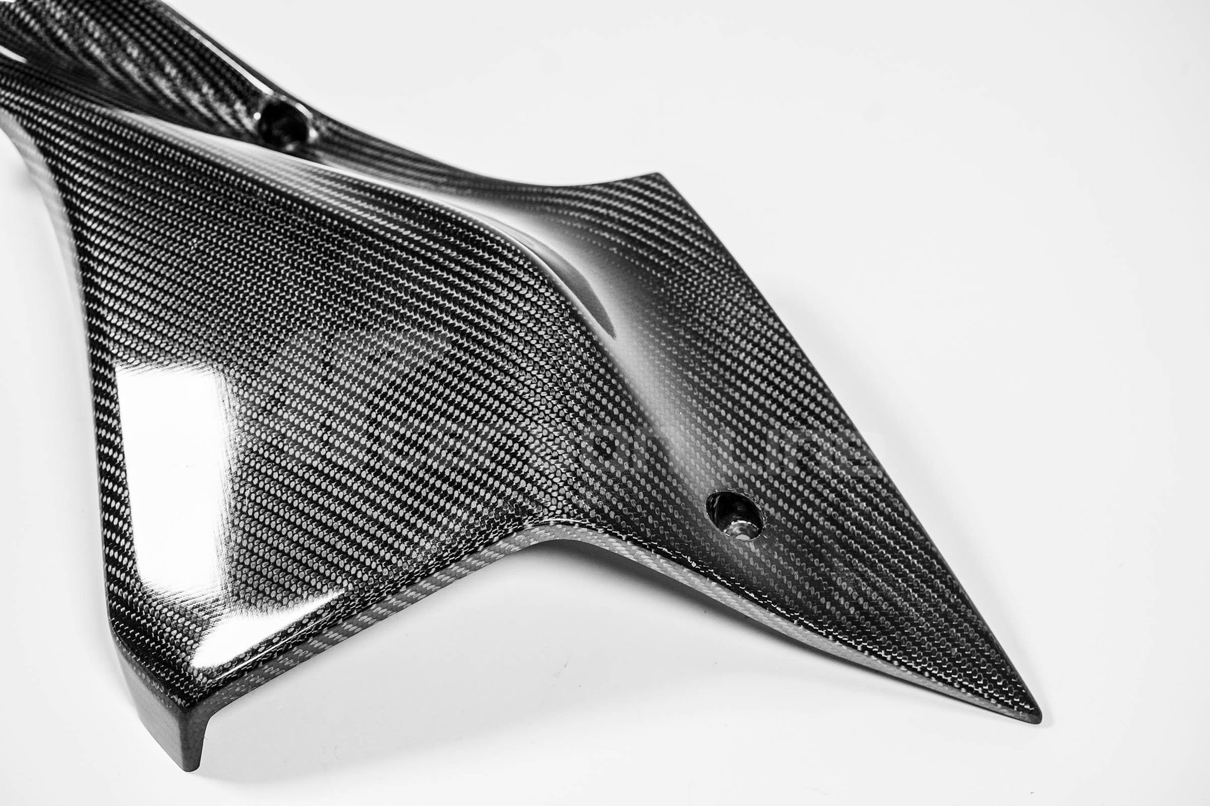 Panel lateral izquierdo 200g AP Carbon Line Yamaha YZF-R1/M RN65 (20-25) 